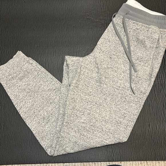 Lululemon At Ease jogger in light gray - Picture 4 of 4